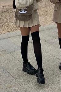 私はニーハイソックスに少し幼稚な印象を持っていますが男性から見ての印 Yahoo 知恵袋