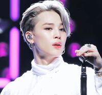 Btsジミンの髪型について 彼のような前髪を後ろに流すヘアセットを Yahoo 知恵袋