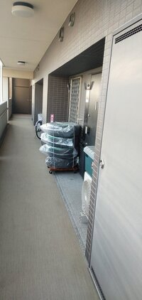 マンションの共用廊下をはみ出して置いてるタイヤどう思いますか 穴吹ハ Yahoo 知恵袋