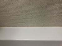 洗面所の壁の汚れを落とす方法を教えてください 洗面台と壁の境目に茶色い線状の汚 Yahoo 知恵袋
