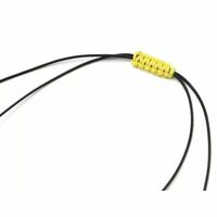 最近ネックレス作りにハマっているのですが、 こちらのネックレスの紐の部分の素材と
黄色い部分の素材、名称が分かる方いらっしゃいますか？