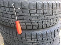 スタッドレスタイヤを交換する時期ですが奥まったところまで小石が挟まっ Yahoo 知恵袋