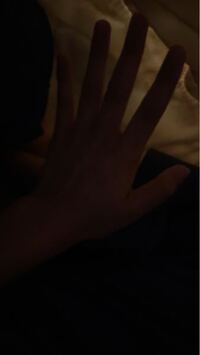 質問です 手のシルエットだけ見て女性か男性どちらに見えますか 変な Yahoo 知恵袋