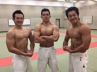 喧嘩でデブとマッチョに勝つ方法を教えて下さい 実戦で使えるわざなど その Yahoo 知恵袋
