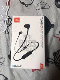 これはイヤホンはわかりますがいくらくらいするものですか Yahoo 知恵袋