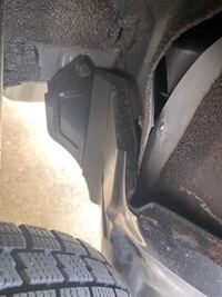 車ぶつけてしまって修理しないとなんですが どのくらいの値段かかるか分かりますか Yahoo 知恵袋