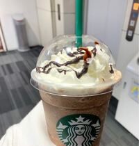 スタバでチョコソースやホイップクリームなどの量を無料で追加できると聞いたのです Yahoo 知恵袋