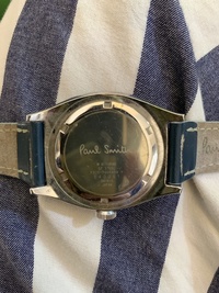 ポールスミスの腕時計です。
こちら約15年前程に頂いた物なのですが、商品名などの情報が知りたいです。 こちらから提示できる情報少ないですが、詳しい方いらっしゃいましたら、よろしくお願い致します。