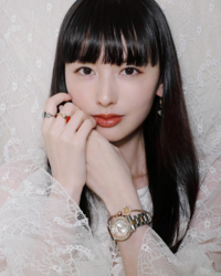 鈴木えみさんや秋元梢さんなどは黒髪重め前髪パッツンなのに垢抜けてて美し Yahoo 知恵袋