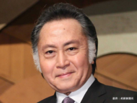 北大路欣也のようなモミアゲだけが白髪になる理由を教えてください なぜ Yahoo 知恵袋