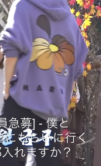 この時のタルバンで
ジミンちゃんが着ている紫のパーカーはどこのブランドでしょうか？ 