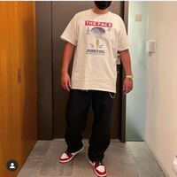 Supremeのtシャツで写真のようなコーデをしたいです このtシャ Yahoo 知恵袋