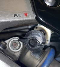 初歩的な質問ですみません 92年式のcbr250rrmc22を購入しました 燃 Yahoo 知恵袋