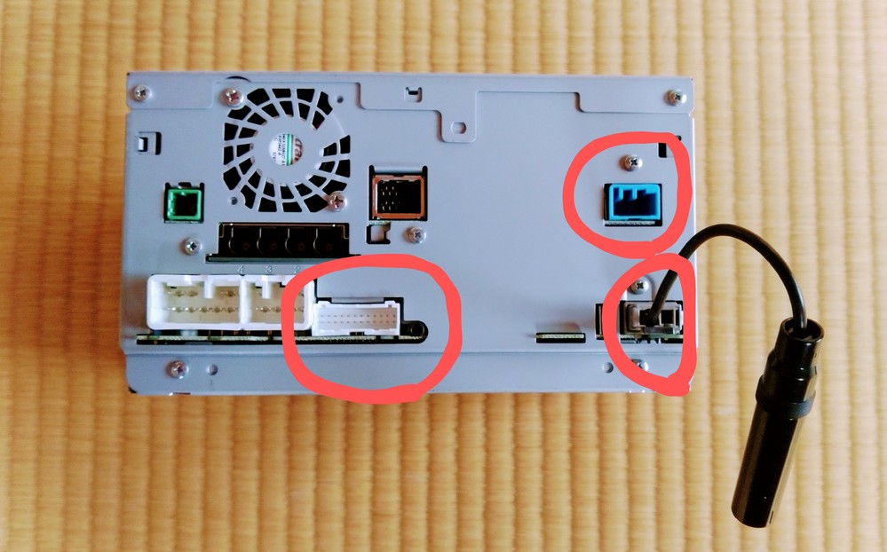 Nszp-w65de /ETC付き ダイハツ純正ナビのパイオニア製NSZP-W65DEの本体裏ですが赤丸で囲んだ