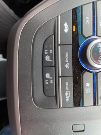 車の機能について質問です このエアコンの所にある クローバーのようなマークは Yahoo 知恵袋