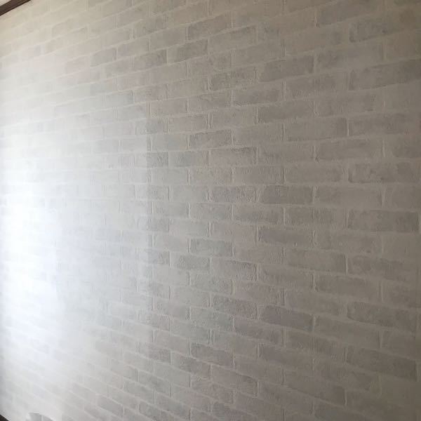 部屋のクロスの中央だけが膨らんでいます。 - この部屋はあまり使って 