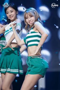 Twiceのモモは およそ何カップありますか Cくらいかと Yahoo 知恵袋