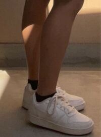 高校生で体育の時この靴履いてるのは中学生っぽいですか 高校で運 Yahoo 知恵袋