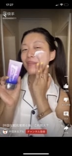 韓国人が化粧動画とかでよく首にスプレーして白くするやつを探してます 画 Yahoo 知恵袋
