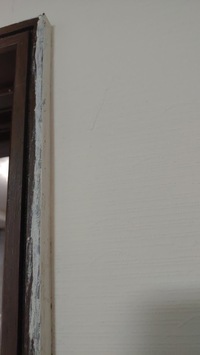 壁紙の上からペンキを塗るのは失敗しますか 部屋の壁紙を半分はがしおえ Yahoo 知恵袋