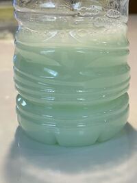 水と油が分離しているところに食器用洗剤を入れて混ぜると綺麗に混ざりま Yahoo 知恵袋