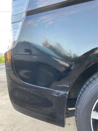 こちら駐車場の柵に擦ってしまったのですがコンパウンドで何とかなりそうでしょうか Yahoo 知恵袋