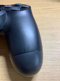 PS4のコントローラーのこの傷を目立たなくする方法はありますか? - コンパウ... - Yahoo!知恵袋