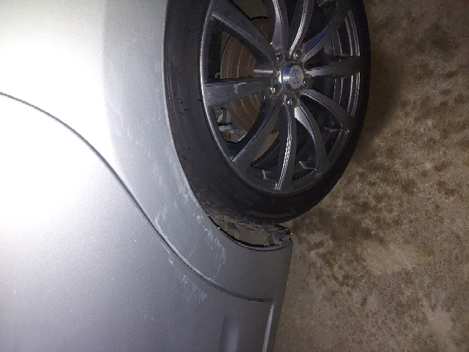 親の車で擦ってしまったのですが これはばれるでしょうか 水で拭いたり Yahoo 知恵袋