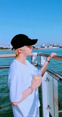 Btsジンの後ろ姿の画像ってあったりしますか Btsジンオッパの後ろ姿 Yahoo 知恵袋