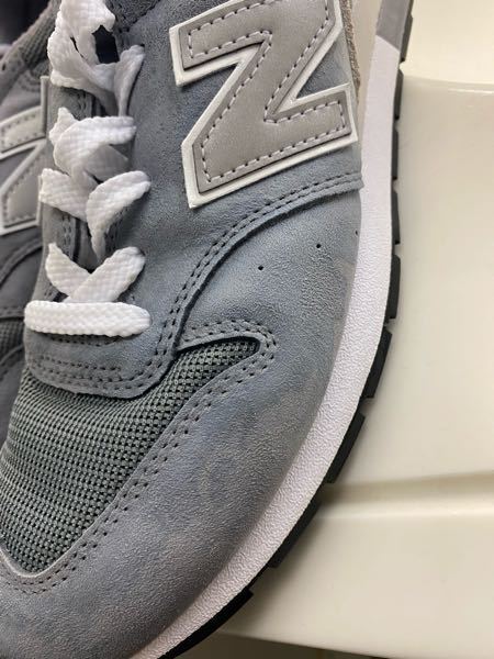 ニューバランスの996という靴を水と洗剤で洗って乾かしたら写真のようになってて Yahoo 知恵袋