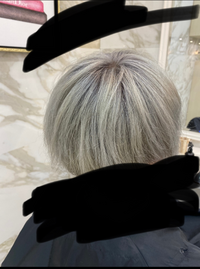 髪をシルバーに染めました 白よりの結構薄い感じです 友達にはほぼ白と言われまし Yahoo 知恵袋