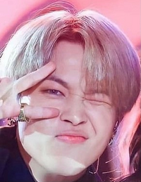 こんなふうなジミンの髪型にしたいのですが どうしたらいいかわかりません 髪の長 Yahoo 知恵袋