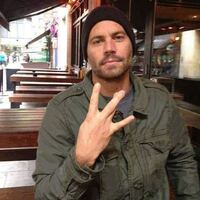 この写真のハンドサインの意味を教えてください ウェストサイド に関係する Yahoo 知恵袋