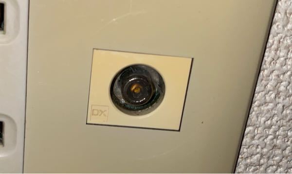 テレビコンセントとリモコンもついています テレビなどのコンセントの挿し口(?)について質問です。 - 家電など