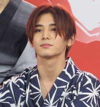 男性は髪が長い人でも ほとんどは 耳に髪をかけて耳を出しますか それとも 耳に Yahoo 知恵袋