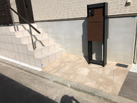 玄関の階段の件で困ってます。新築建売で、図面段階で契約。外構