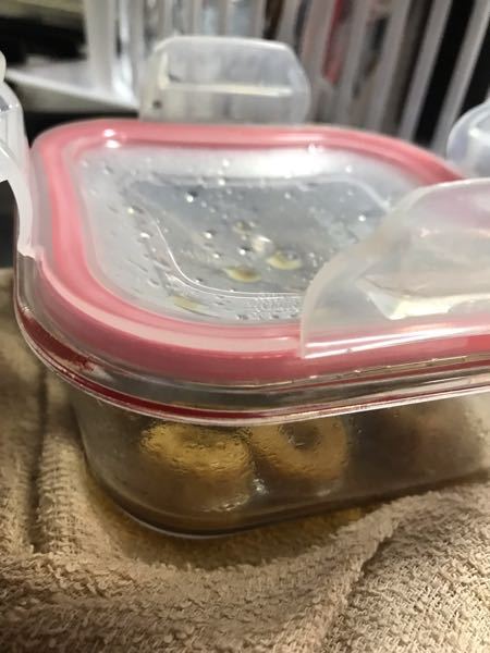 電子レンジで温めて、開かなくなったタッパーの蓋の開封方法を教えて