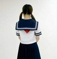 私は画像の様にセーラー服のスカーフの後ろ部分を出しているのですが友達 Yahoo 知恵袋