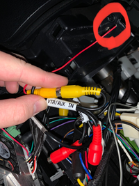 スマホの音楽を車で流したいと思いaux端子を買いました繋いで車の Yahoo 知恵袋