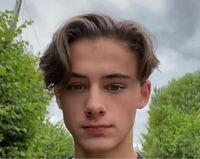 外国人のようなセットなしのナチュラルなオールバックにするにはどうすれば Yahoo Beauty