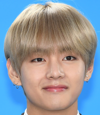 Btsの方ですがアップにすると右鼻から鼻毛出てます いいですか Yahoo 知恵袋