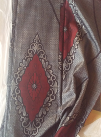 これは大島紬の着物ですが、この柄は何という柄でしょうか？龍郷柄に似ていますが違うようです。 