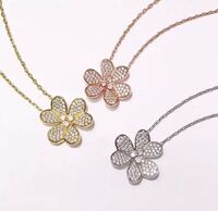 ヴァンクリーフ アーペルのアルハンブラやフリヴォル ネットで Yahoo 知恵袋