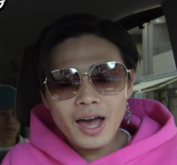 コムドットのヤマトさんがつけているこのサングラスのブランド教えて欲しいです Yahoo 知恵袋