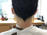 中3男子です 襟足 の髪の毛が真ん中に寄って尖っているように見えるのですが Yahoo 知恵袋