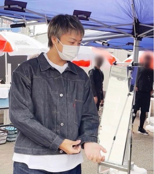 この写真でEXILEのTAKAHIROさんが着ているLevi's(? - Yahoo!知恵袋