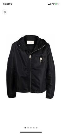 このジャケットを冬に着るのは寒いですか？中にはUNIQLOの超極やパーカーなどを着ようとしています 表地がポリアミド100%ライニングがポリエステル20%コットン80%です