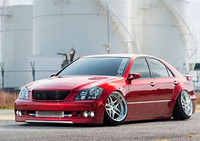 高級セダンに乗ってる車好きはなんでデカいホイール付けて車高落としたがるんですか Yahoo 知恵袋