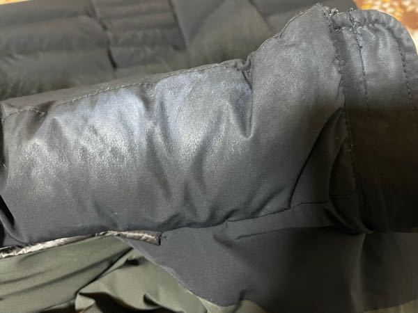 ダウンコートの汚れの落とし方 ダウンコートの襟元が、白く汚れてしまいました。写真のように、色落ち？してしまっているようです。

もしご存知の方がいらっしゃいましたら、お洗濯の仕方を教えていただけたら幸いです。宜しくお願い致します。