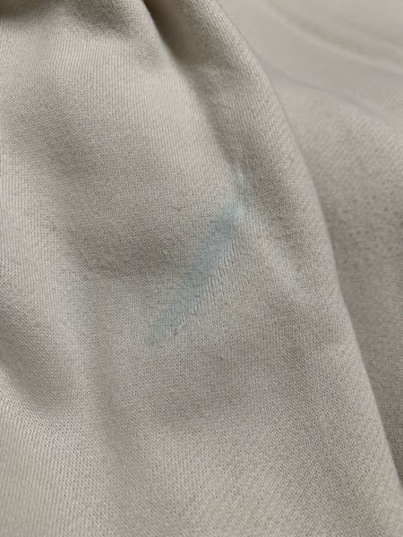 パーカーを洗濯したら2箇所にカピカピしたものがついてしまいました 